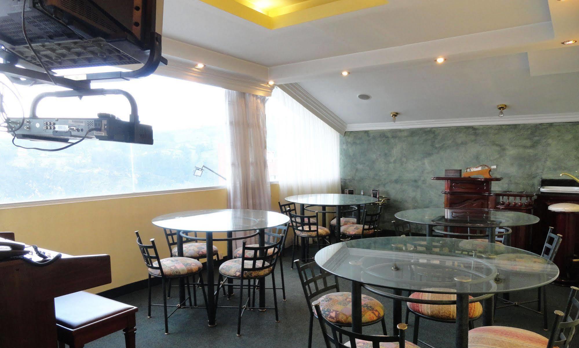 Hotel Suites Gonzalez Suarez Quito Exterior foto